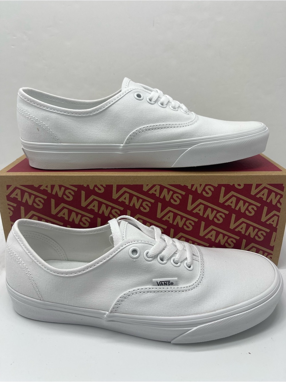 Vans WMNS Authentic True White
VN000EE3W00 Sneakers
Low-Top Canvas - Picture 2 of 16